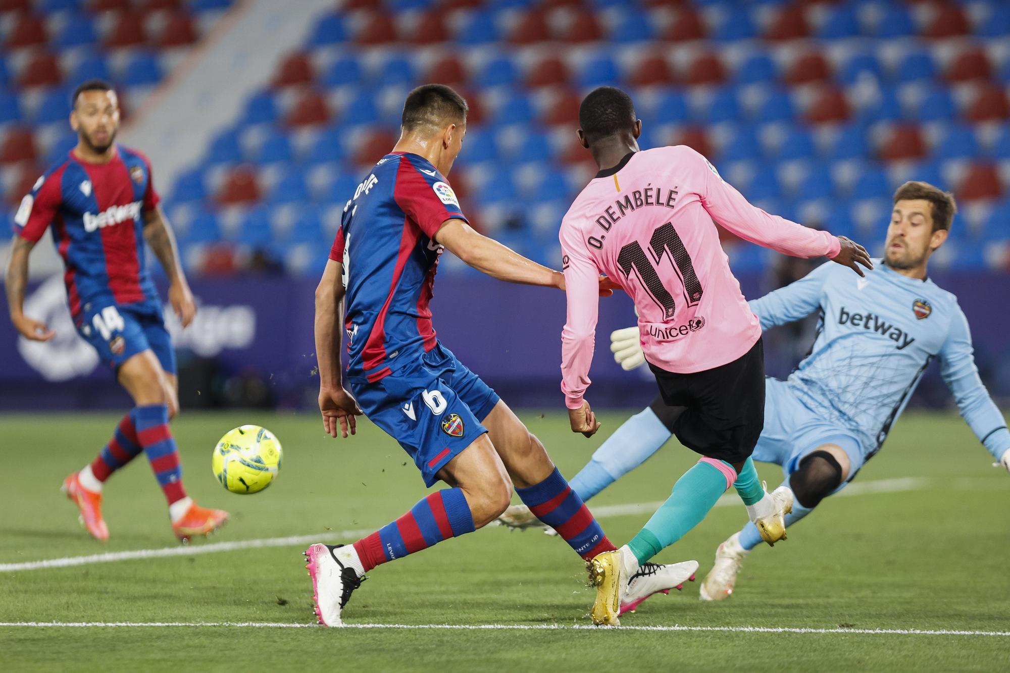 Las imágenes del empate entre el Levante y Barcelona en el Ciutat de València