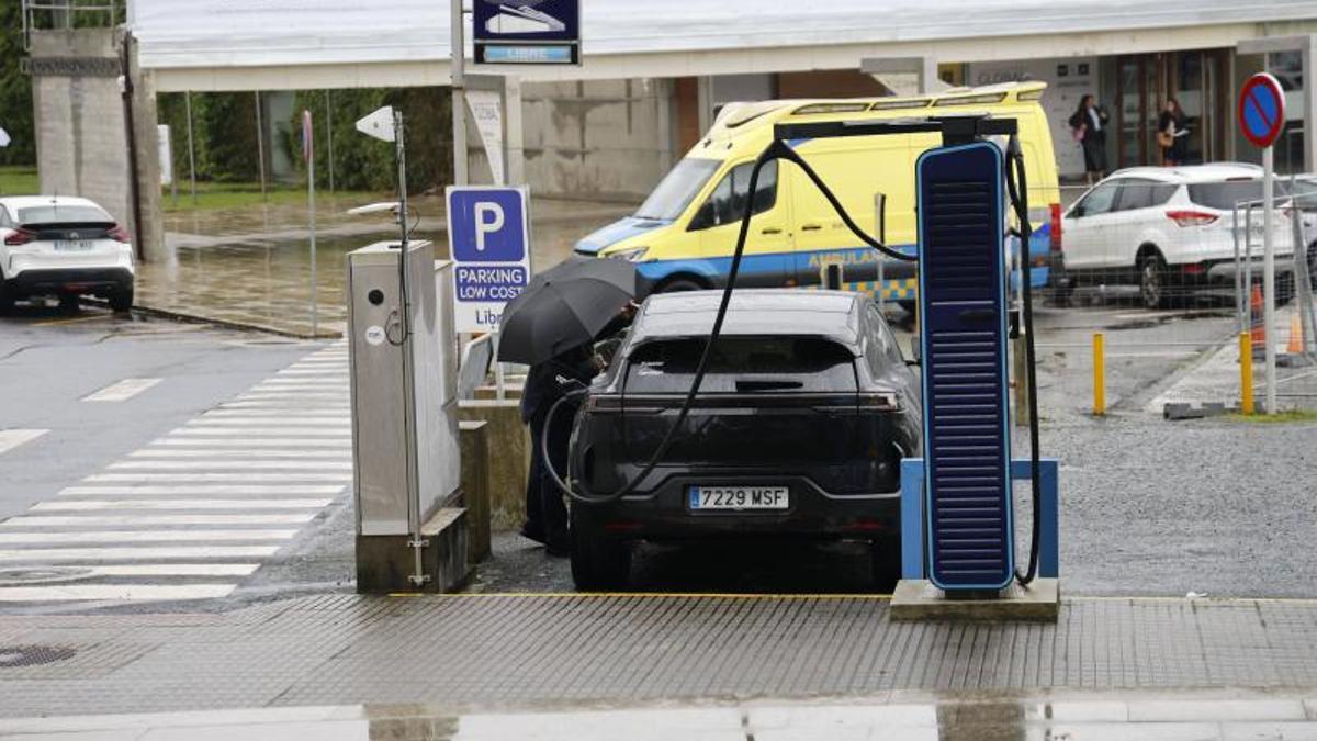 El Congreso paraliza las ayudas a los coches eléctricos tras la caída del deceto ómnibus.