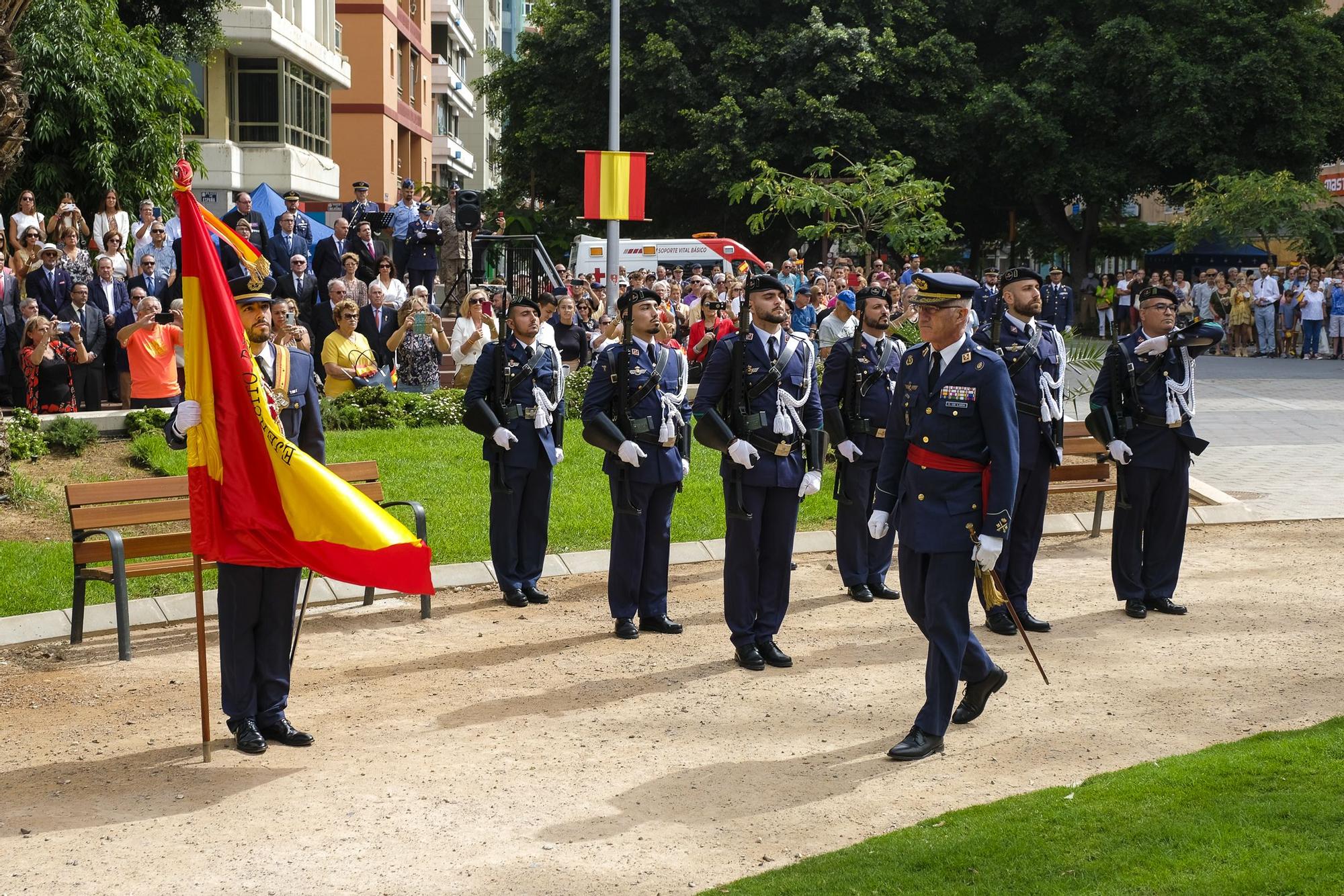 Izado de bandera por el 12 de octubre en Las Palmas de Gran Canaria