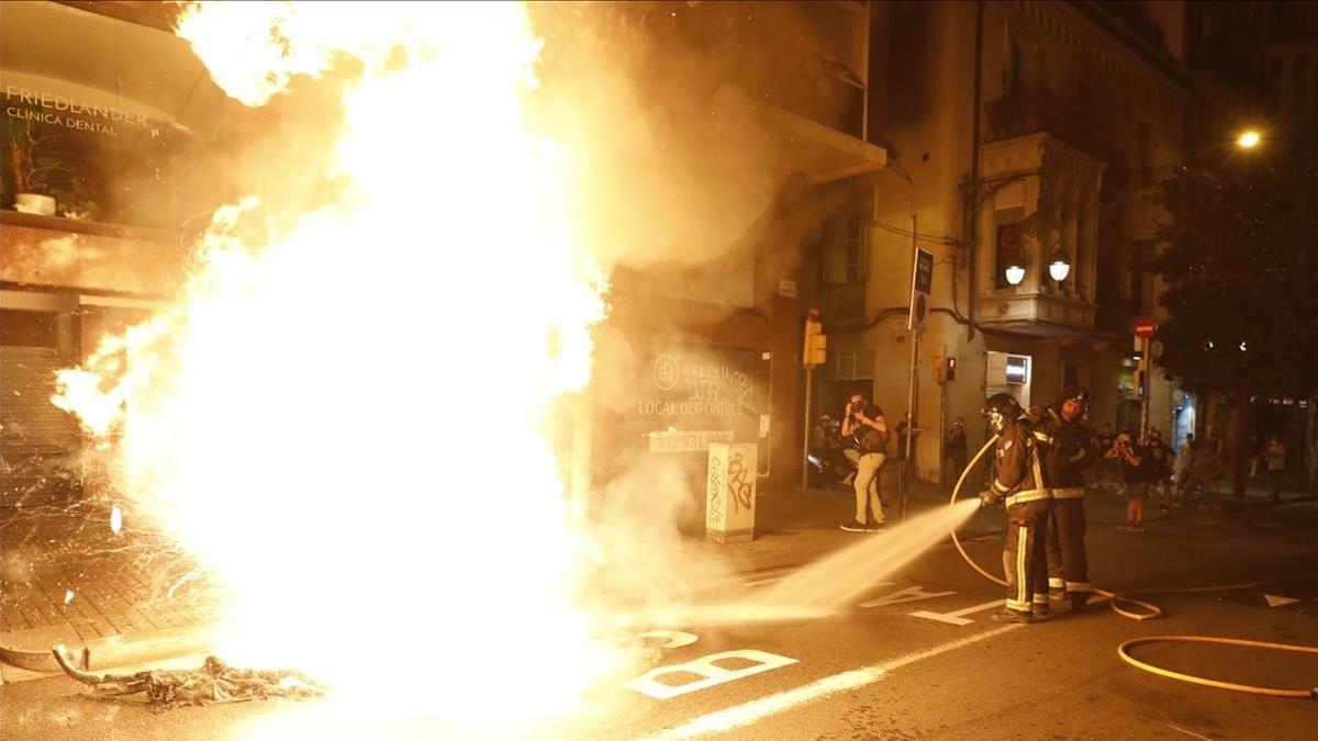 Dos detenidos por quemar un contenedor en la protesta de los CDR en la Diada