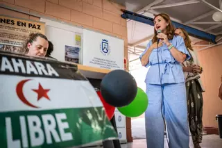 Recepción de los niños de los campamentos saharauis del programa Vacaciones en paz por sus familias de acogida