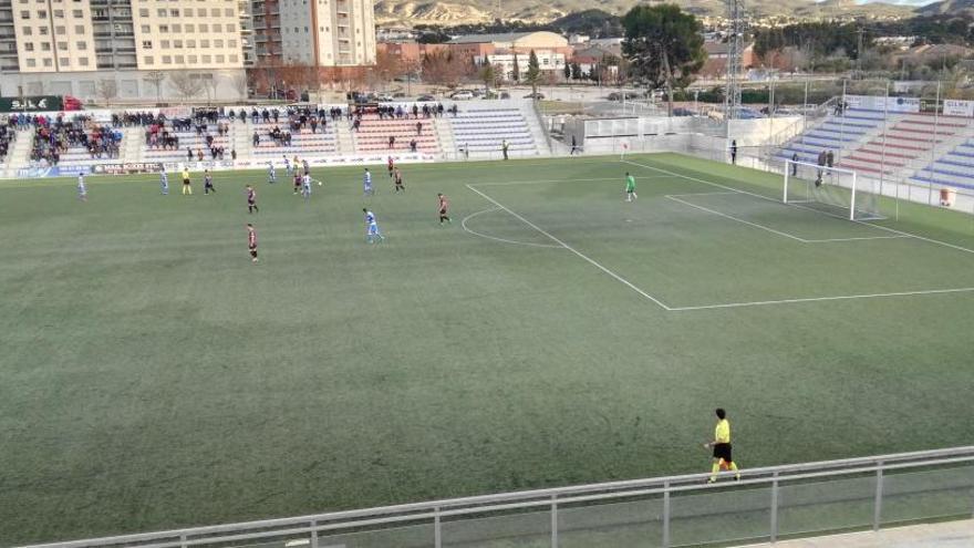 Instante del partido entre el Eldense y el Prat.