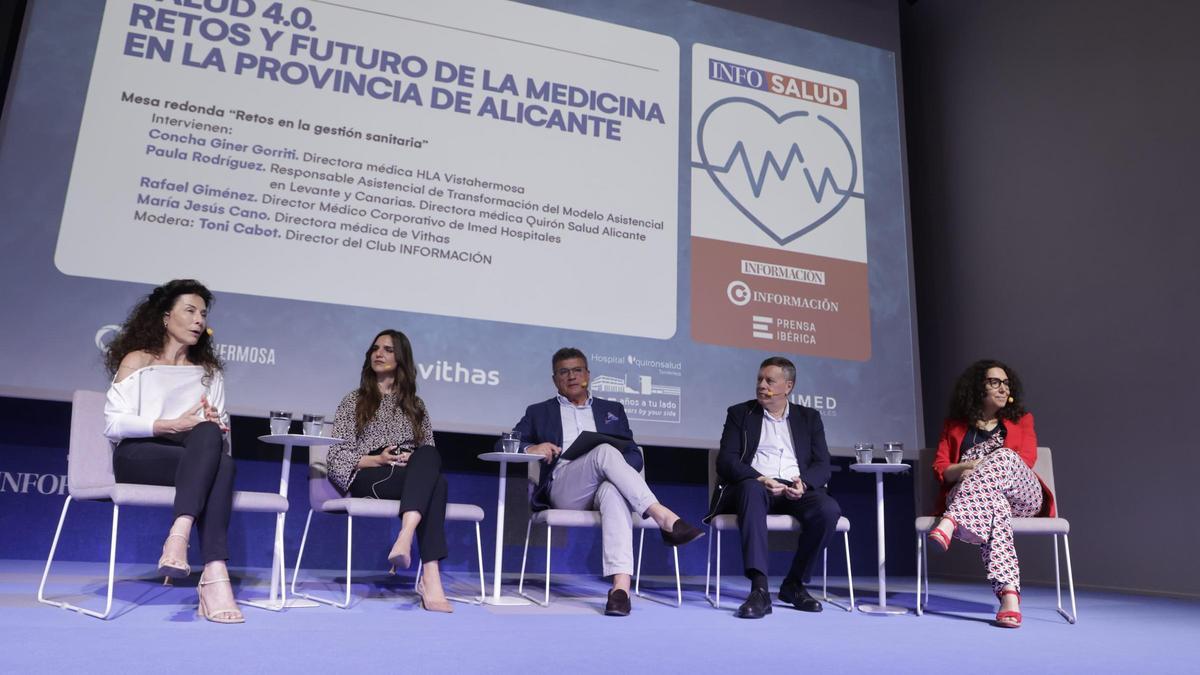 Un momento de la mesa redonda "Retos en la gestión sanitaria", moderada por Toni Cabot en el Club INFORMACIÓN