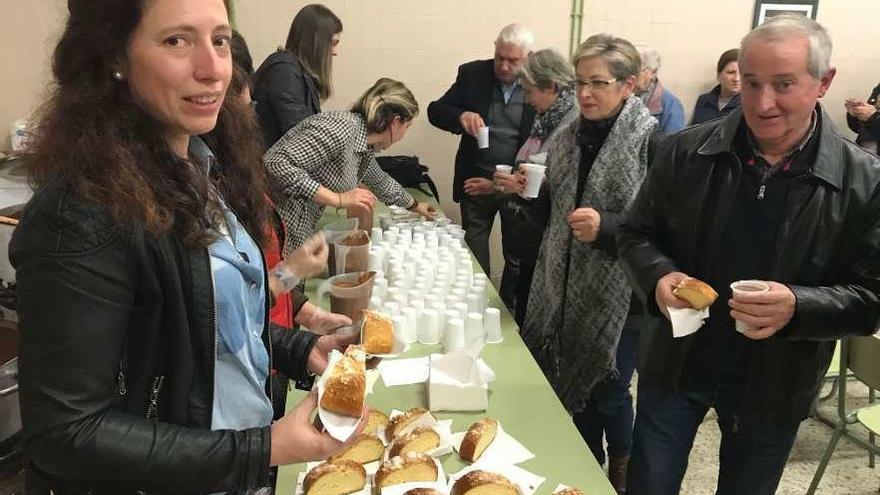 La gala benéfica terminó con una chocolatada con rosca  // FdV