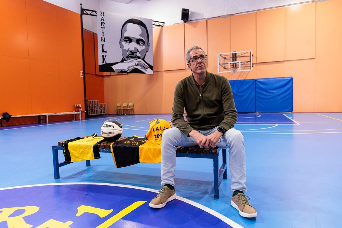 Juan Méndez, junto a varios equipajes canaristas.