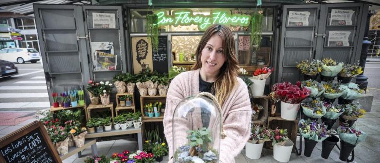 KIOSCO FRENTE A LA UEVA ESPAÑA | El papel de kiosko florece en las calles  de Oviedo