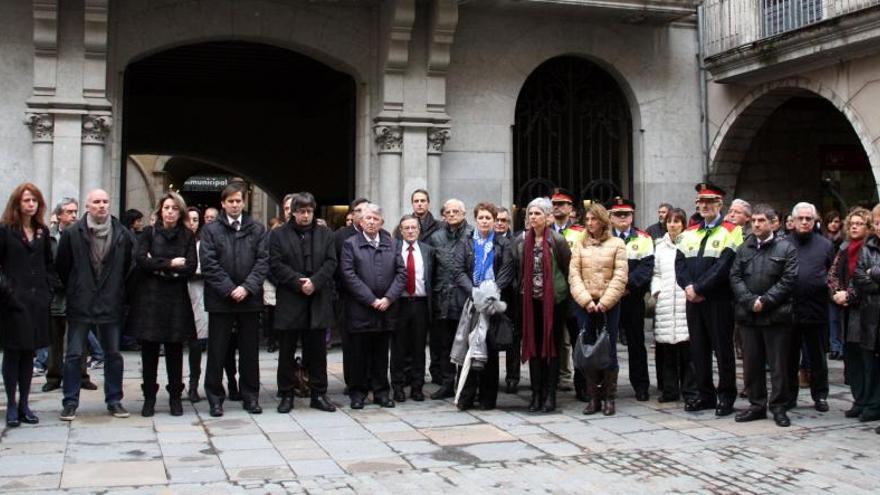 600 persones fan un minut de silenci a Girona