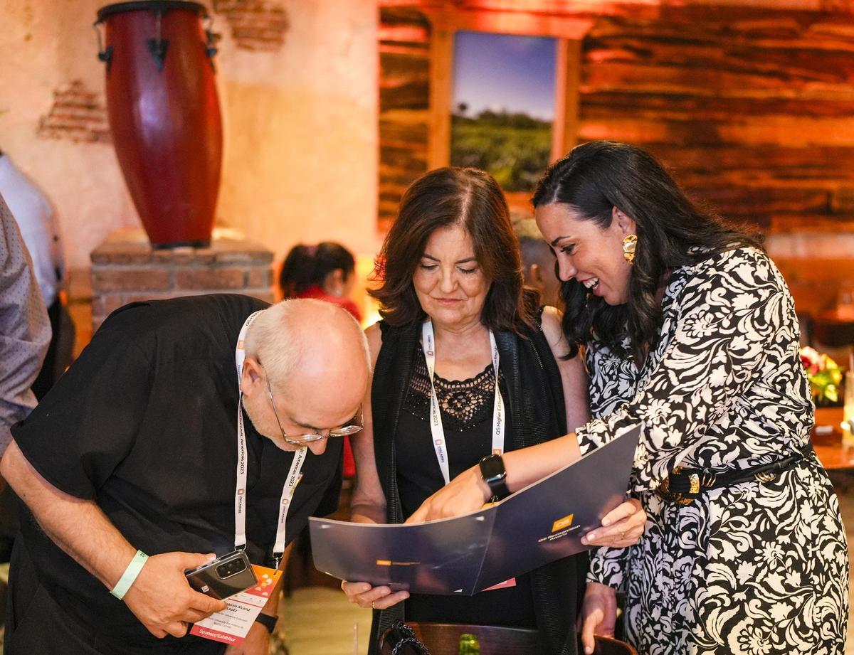 Delegación UCAM QSAntonio Alcaraz, vicerrector de Extensión Universitaria; María Dolores García, presidenta de la UCAM, y María Mendoza, miembro de la Fundación Universitaria San Antonio, durante su participación en el 'QS Higher Ed Summit: Americas'. 2023