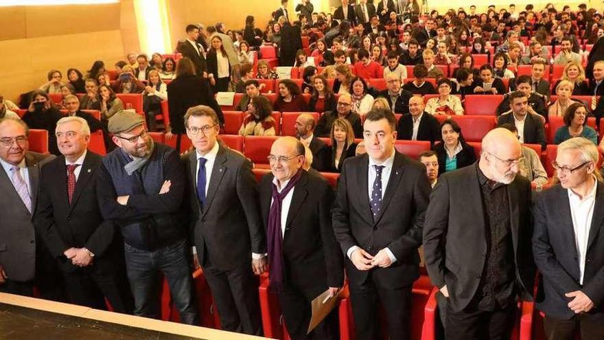 Vista del público y autoridades que llenaron el auditorio para recoger el Premio San Clemente.