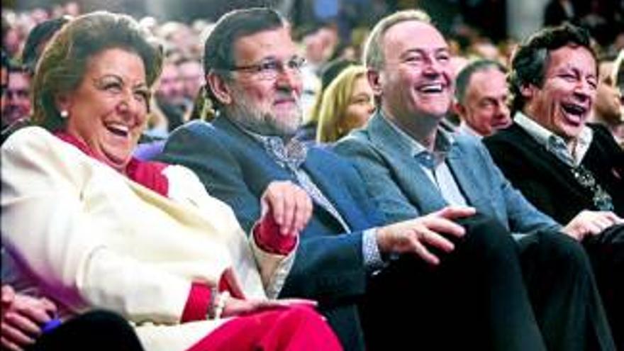 Rajoy elogia la &quot;seriedad&quot; del PP frente a &quot;zascandiles y amateurs&quot;