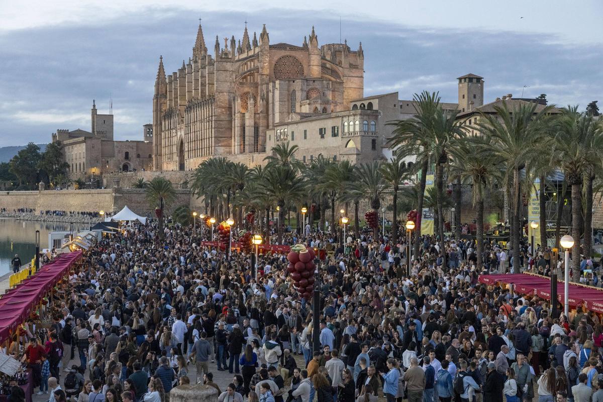 FOTOS | Palma reune a centenares de personas para disfrutar del Raïm Wine Fest