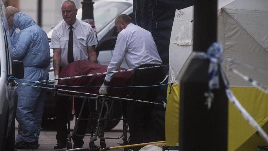 Una dona morta i diversos ferits en atac amb un ganivet al centre de Londres