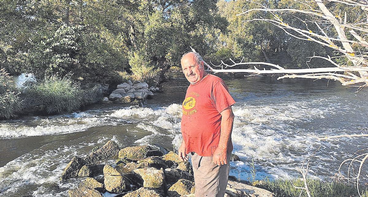 Edelio Piorno Gimeno en los cañales de "Guerra", aún recuperables.
