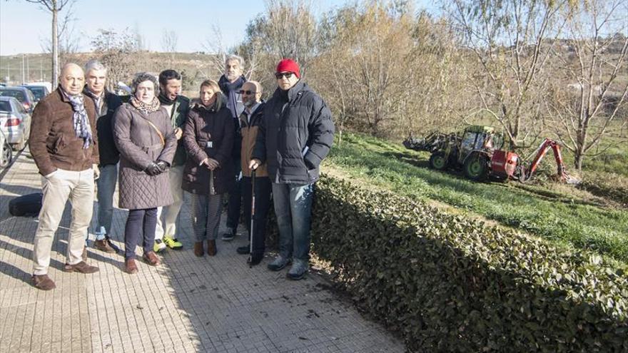 Los vecinos exigen que la ronda sureste tenga menos carriles en el cruce con la Hispanidad y respete la Ribera