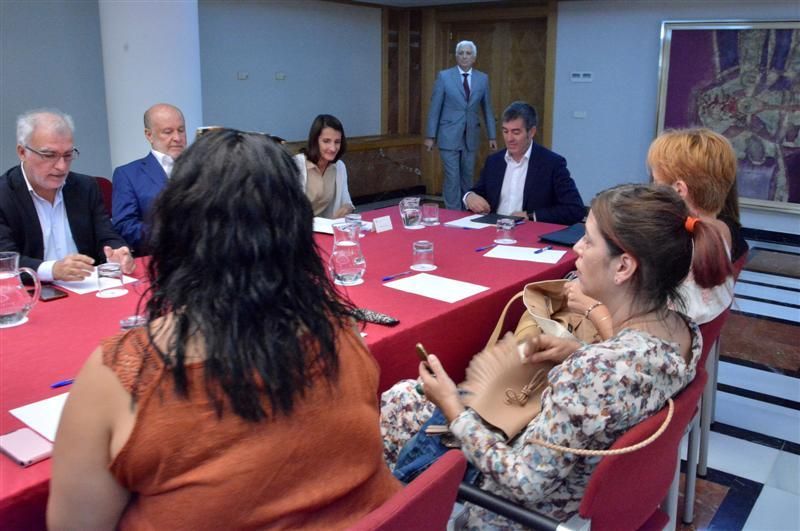 Clavijo se reúne con los libreros