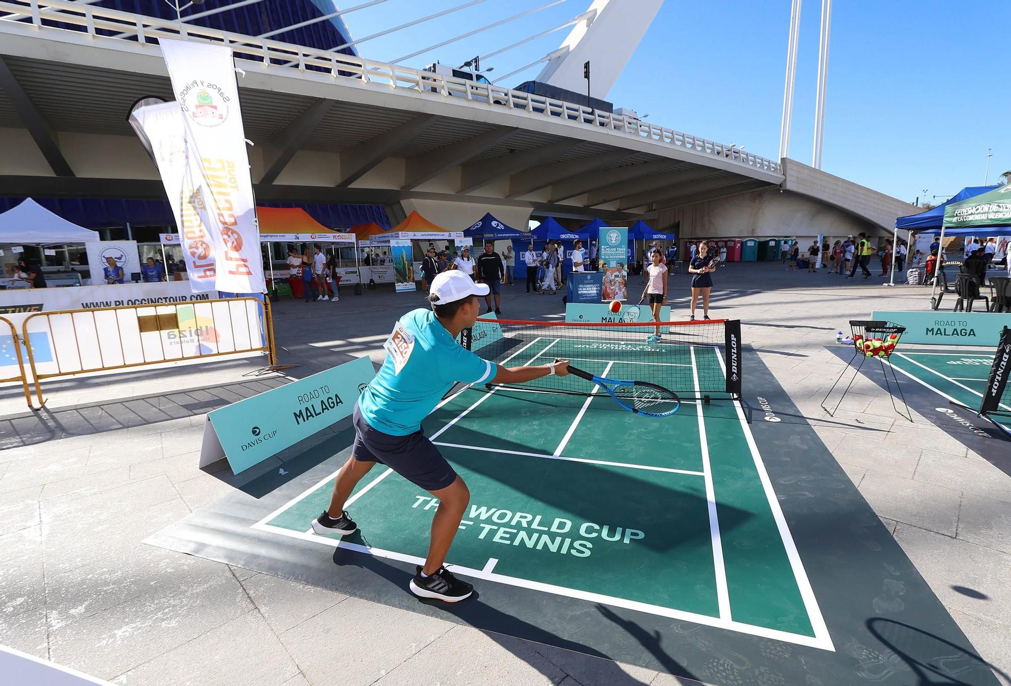 Nationale-Nederlanden Plogging Tour en Valencia que inaugura la Semana Europea del Deporte