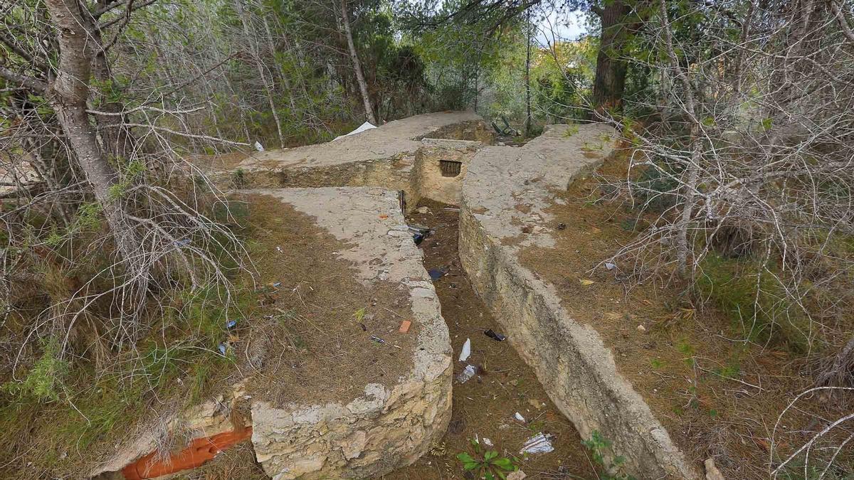 Nido de ametralladora con acceso,  del centro de resistencia de San Antonio.