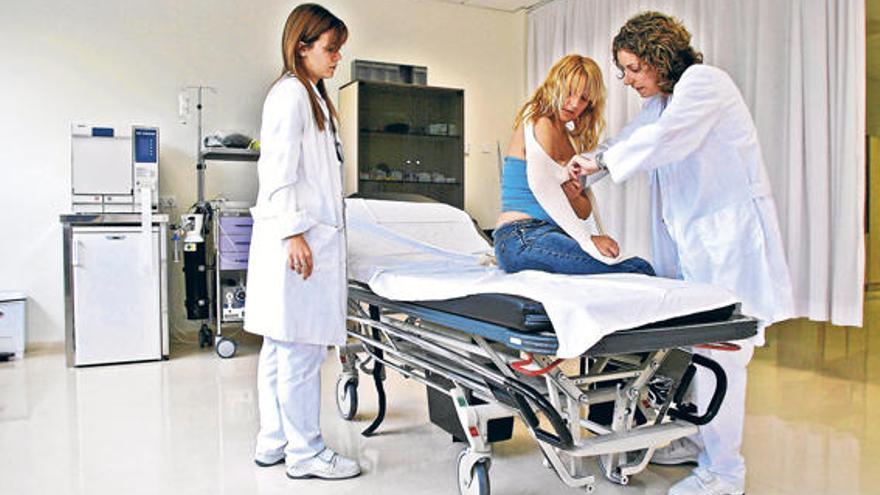 Ambulante Behandlung in einer mallorquinischen Unfallklinik.