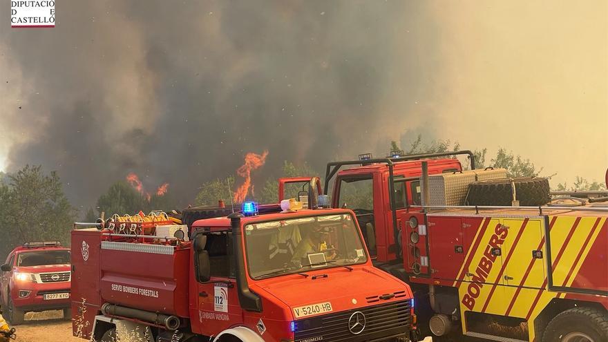 Empiezan a evacuar a los vecinos de Caudiel ante el avance &quot;violento y preocupante&quot; del fuego