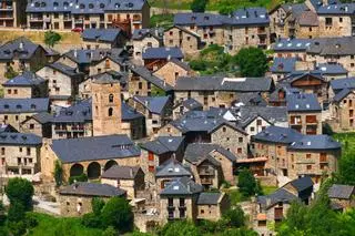 La imponente iglesia románica Patrimonio de la Humanidad escondida en un pueblo de Lleida de 92 habitantes