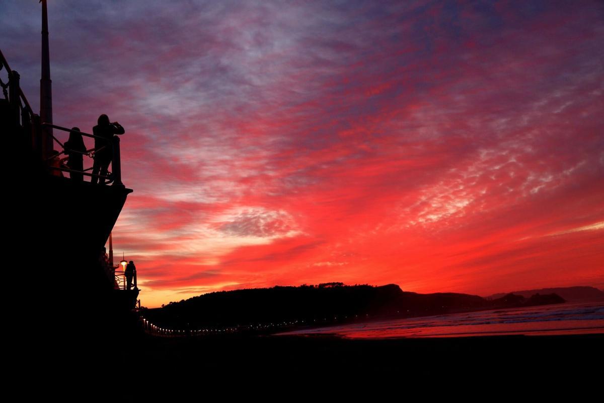 Atardecer rojo en Salinas