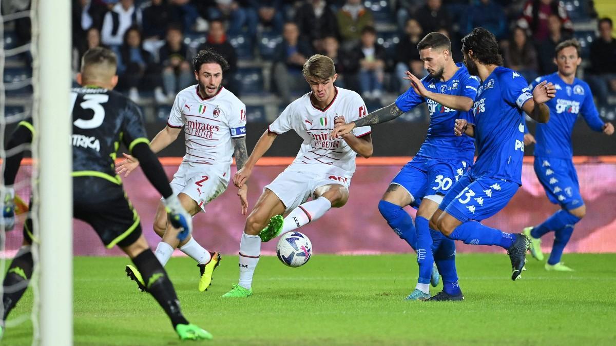 Instantánea del encuentro entre Milan y Empoli en el Carlo Castellani