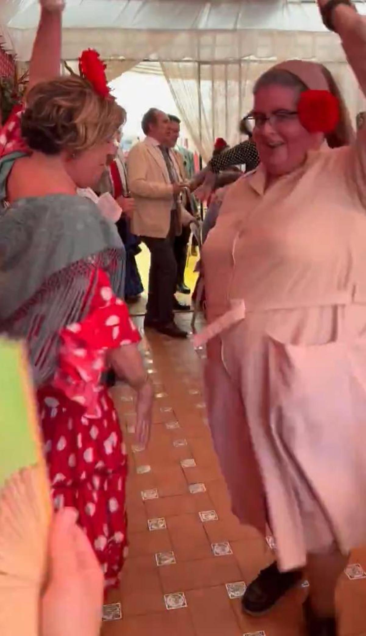 Reigiosa por sevillanas en la Feria de Abril 2024