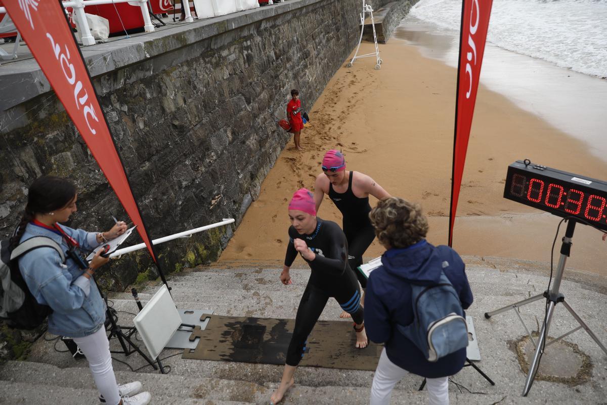 En imágenes: Travesía a nado por el día de San Pedro en Gijón En imágenes: Travesía a nado por el día de San Pedro en Gijón