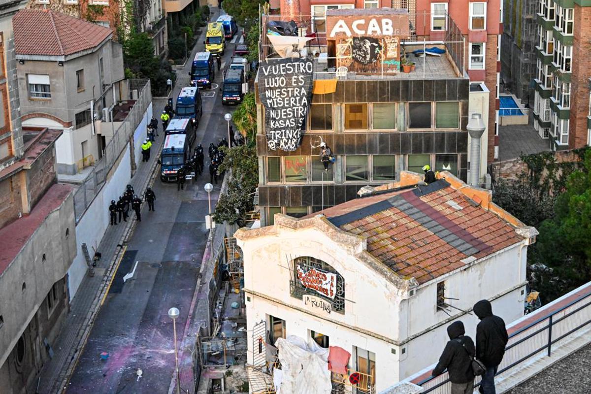 Desalojo de las casas ocupadas de El Kubo y La Ruïna en la Bonanova