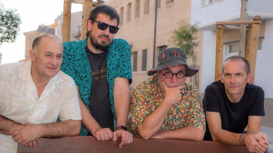 Los Dulzaineros del Bajo Aragón publican su primer disco en 15 años: "Parece que el folclore está desaparecido, pero nosotros hacemos 80 conciertos al año"