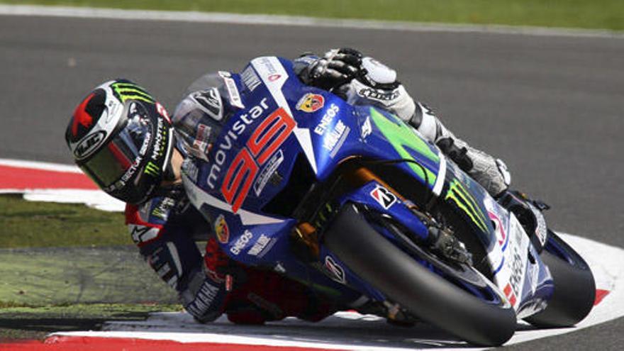 Jorge Lorenzo sufre un esguince de hombro.