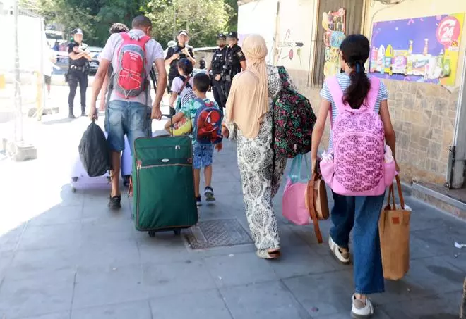Desahucio en el barrio Virgen del Remedio en Alicante de una familia con 3 niños