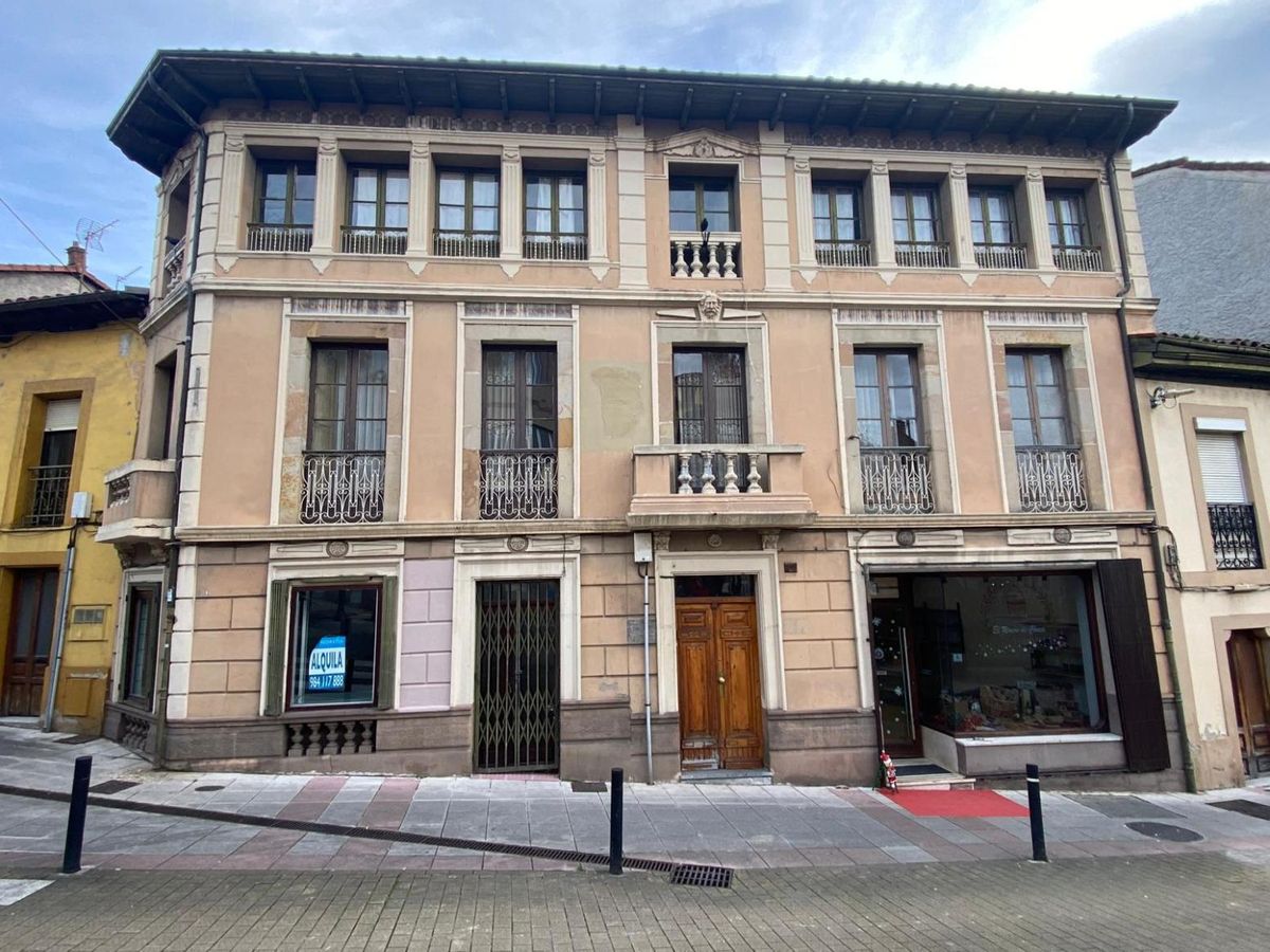 Edificio en Noreña para transformar en viviendas o negocio.