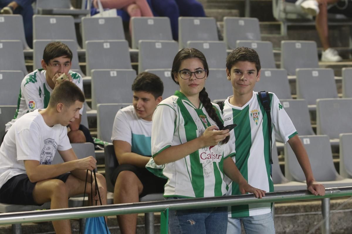 Aficionados en el encuentro de Copa del Rey