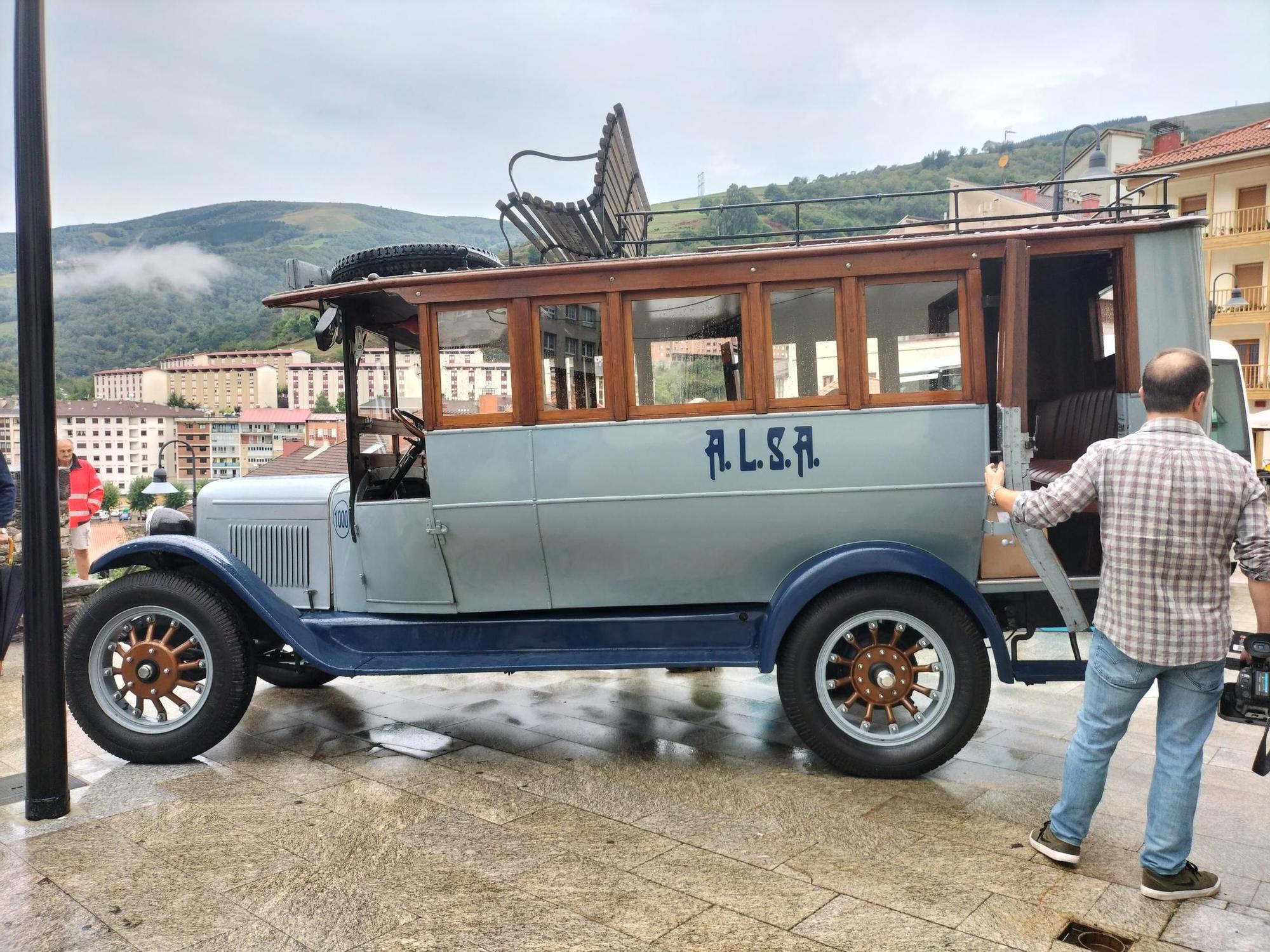 En imágenes: Alsa muestra todo su agradecimiento a Cangas del Narcea en el centenario de su nacimiento