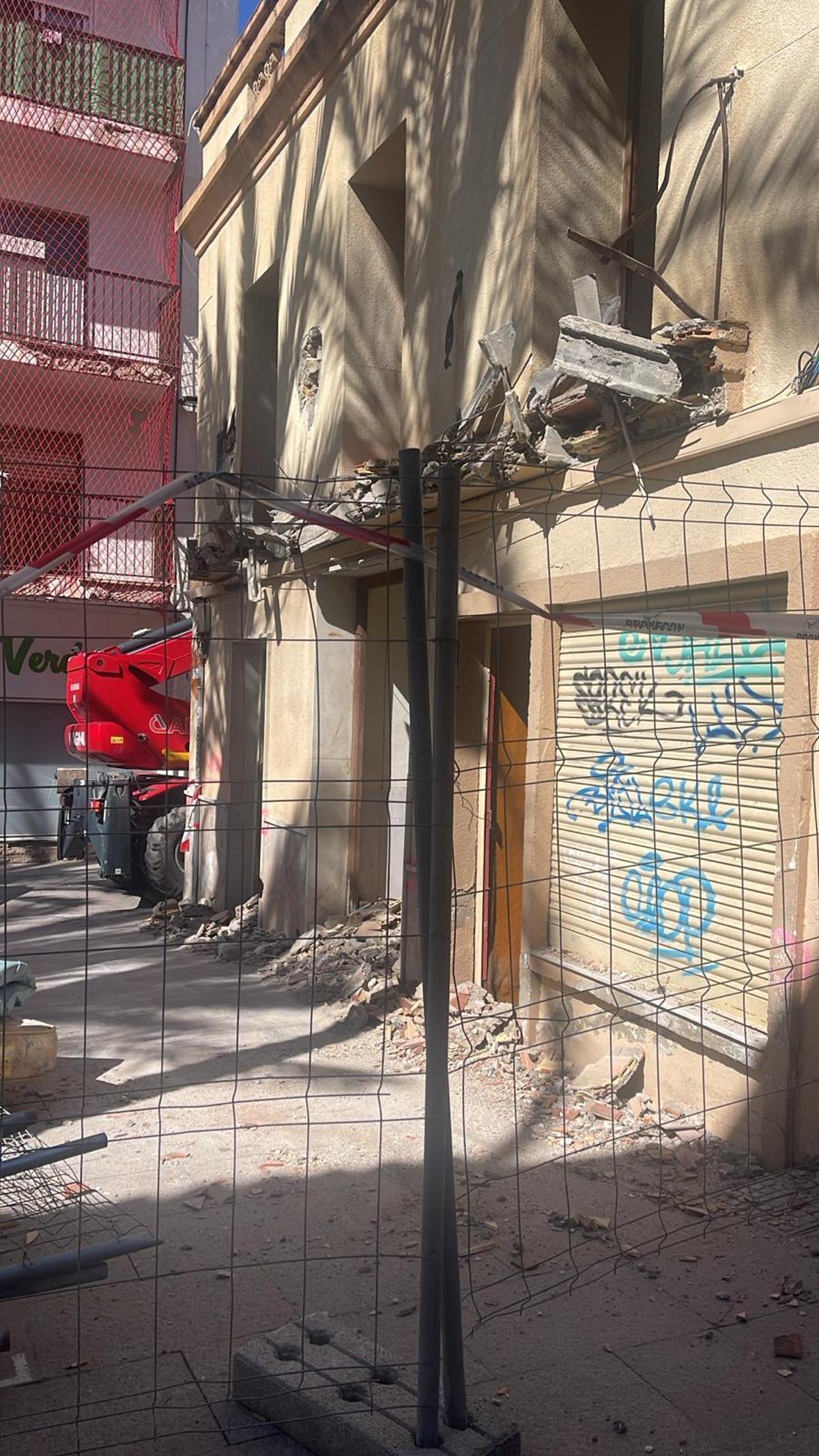 Lo primero que se ha echado abajo, los balcones