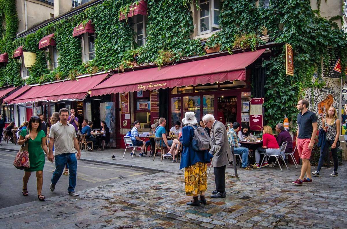 Rue Hospitalières St. Gervais en frente de Chez Marianne