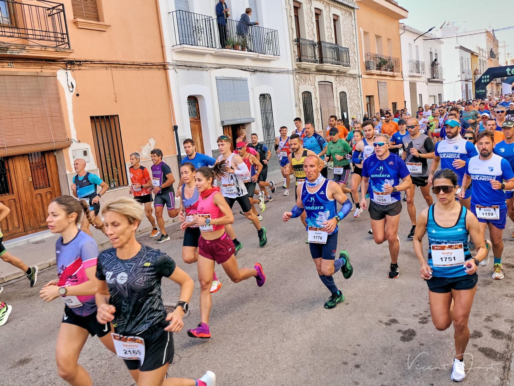 Búscate en la XI Cursa Solidària de Beniarjó