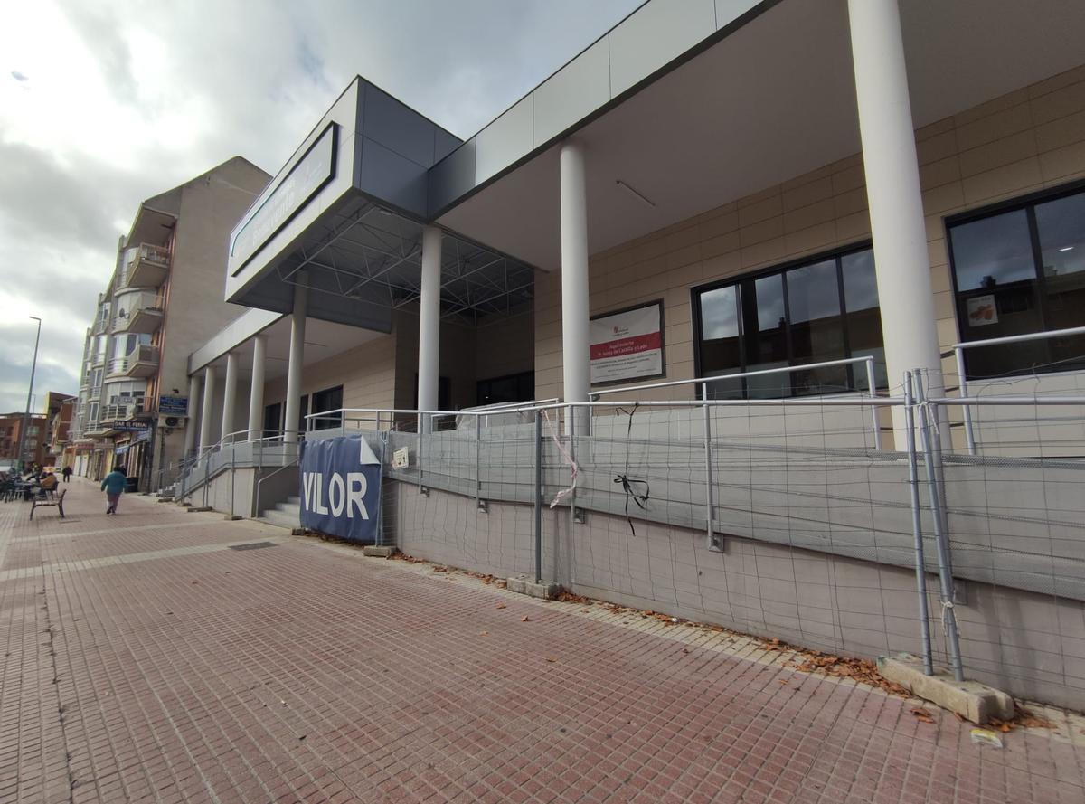 Acceso a la estación de autobuses de Benavente por la avenida El Ferial.