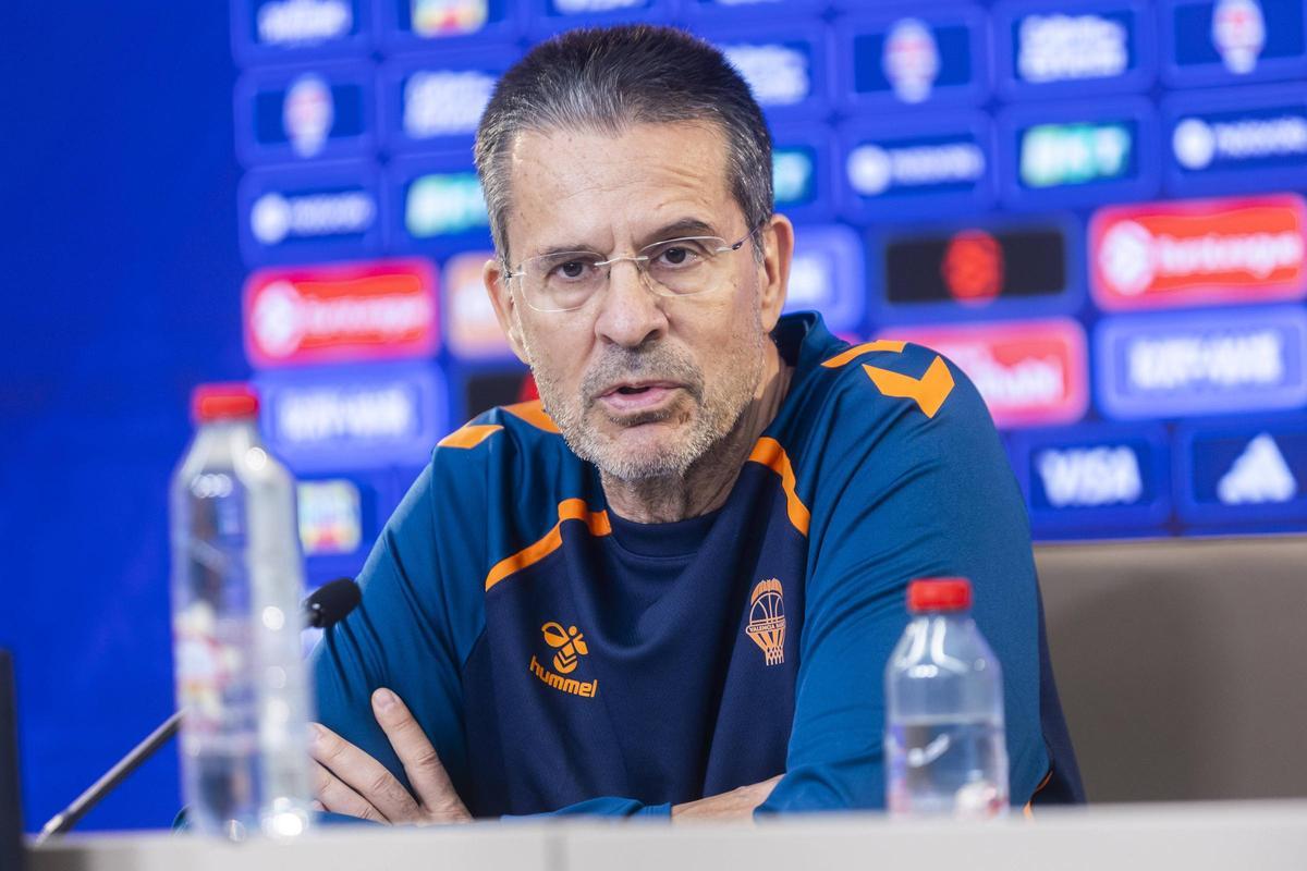 Pedro Martínez en rueda de prensa