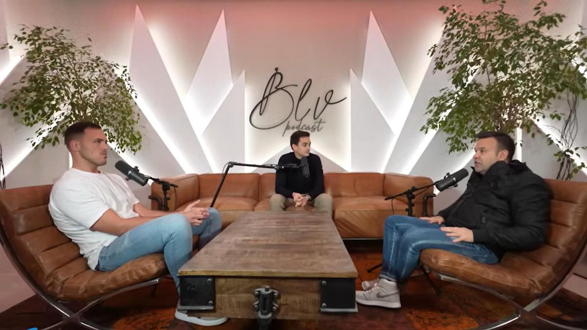 José Elías, Javi Linares y Eric Ponce en el pódcast "Búscate la Vida".