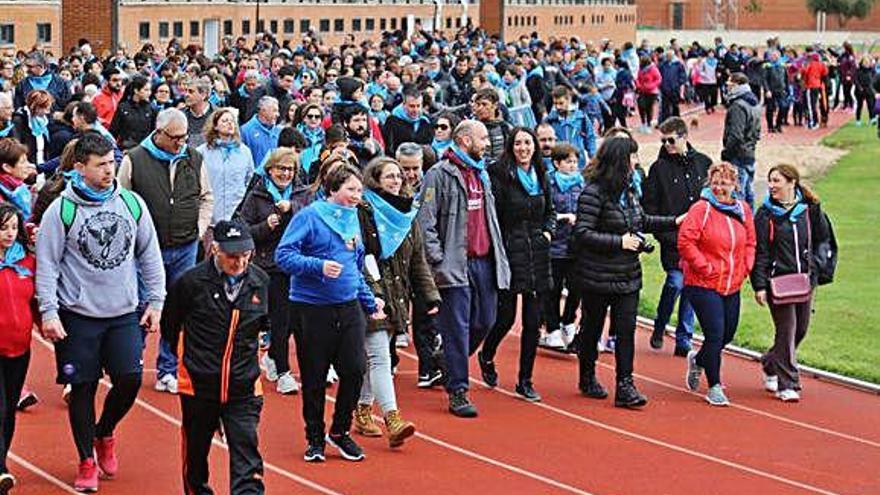 Inicio de la marcha en las pistas de la Ciudad Deportiva.