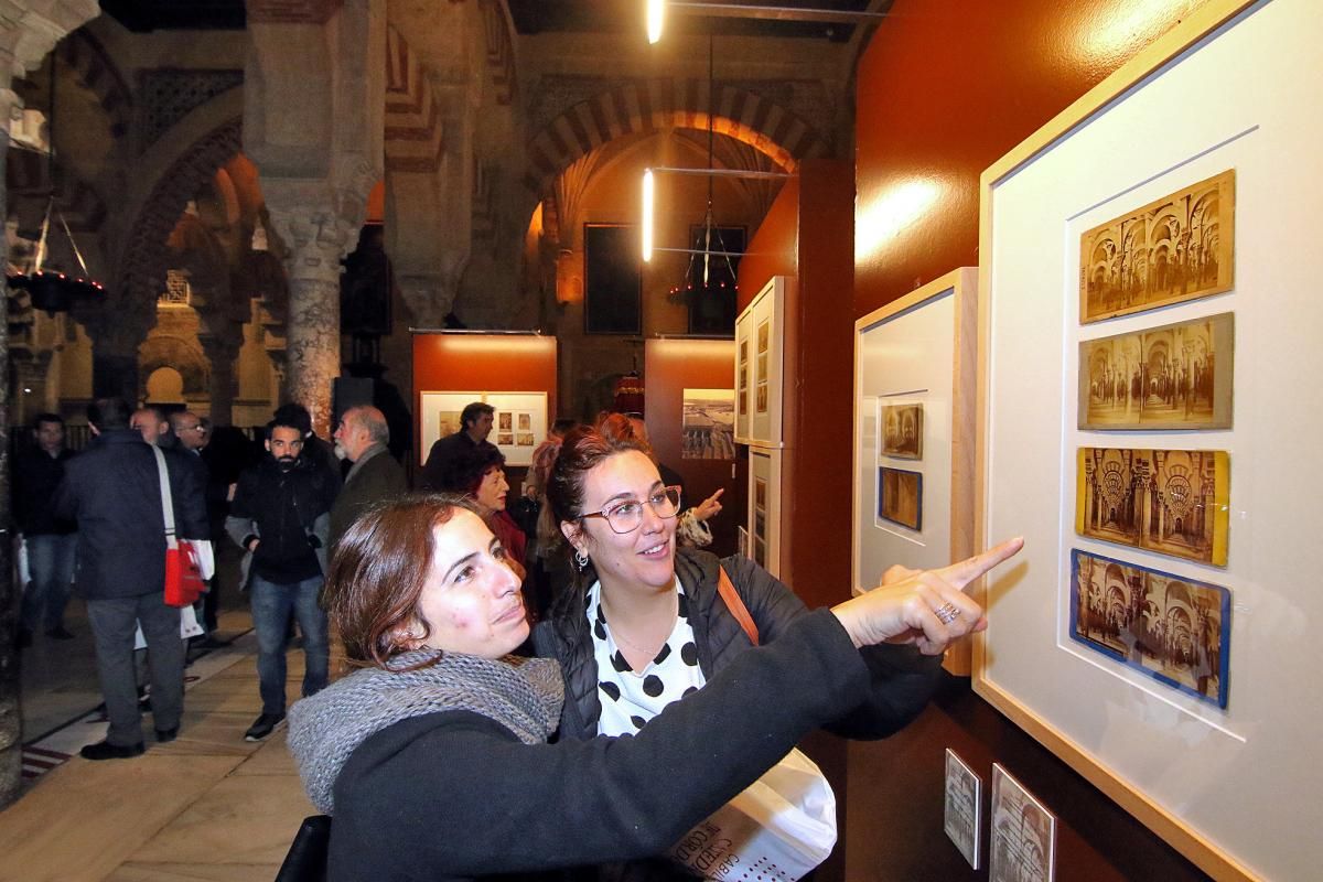 La Mezquita-Catedral exhibe 60 fotos incunables de la historia del monumento