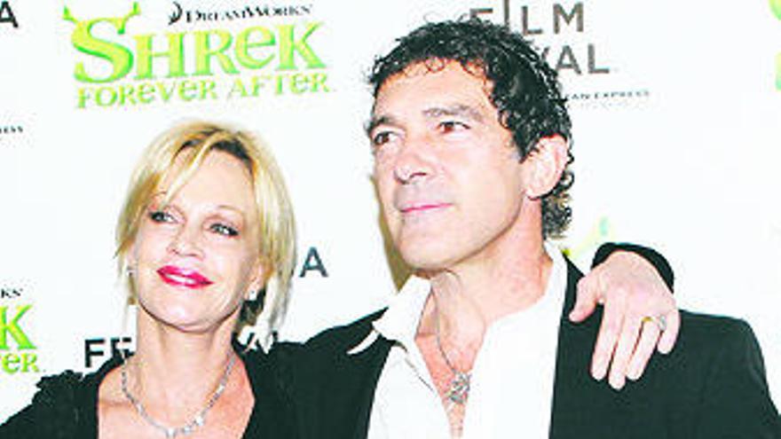 Griffith y Banderas, en el estreno. / efe