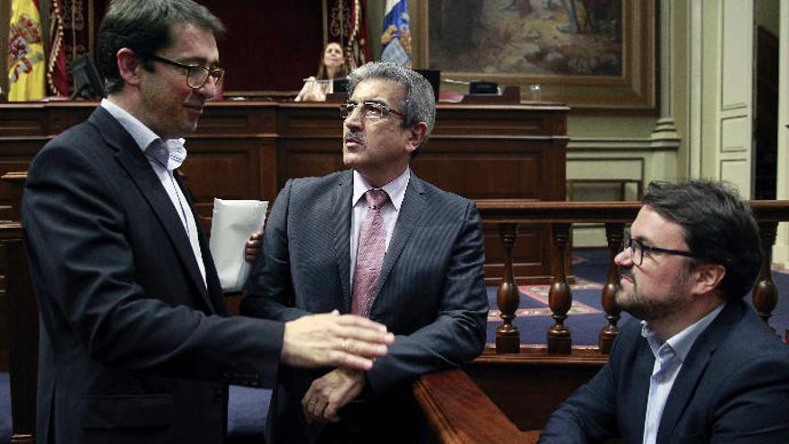 Iñaki Lavandera, con Román Rodríguez y Asier Antona.