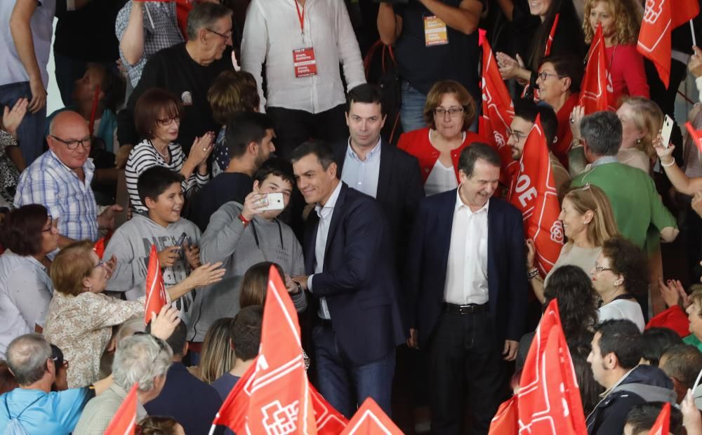 El presidente del Gobierno en funciones, Pedro Sánchez, ha replicado al líder de Ciudadanos, Albert Rivera, que no pide su apoyo y "mucho menos de un partido que pacta con la ultraderecha".