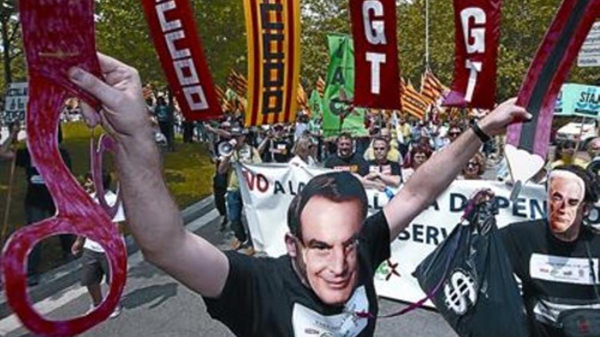 Manifestación de funcionarios en Girona por el recorte el pasado 8 de junio.