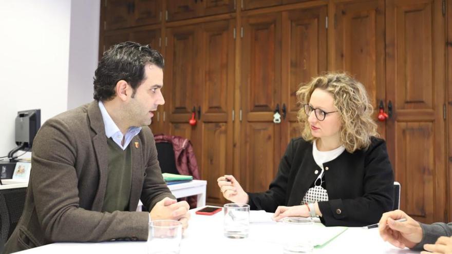 El alcalde Sagredo y Pilar Sarrión, esta mañana