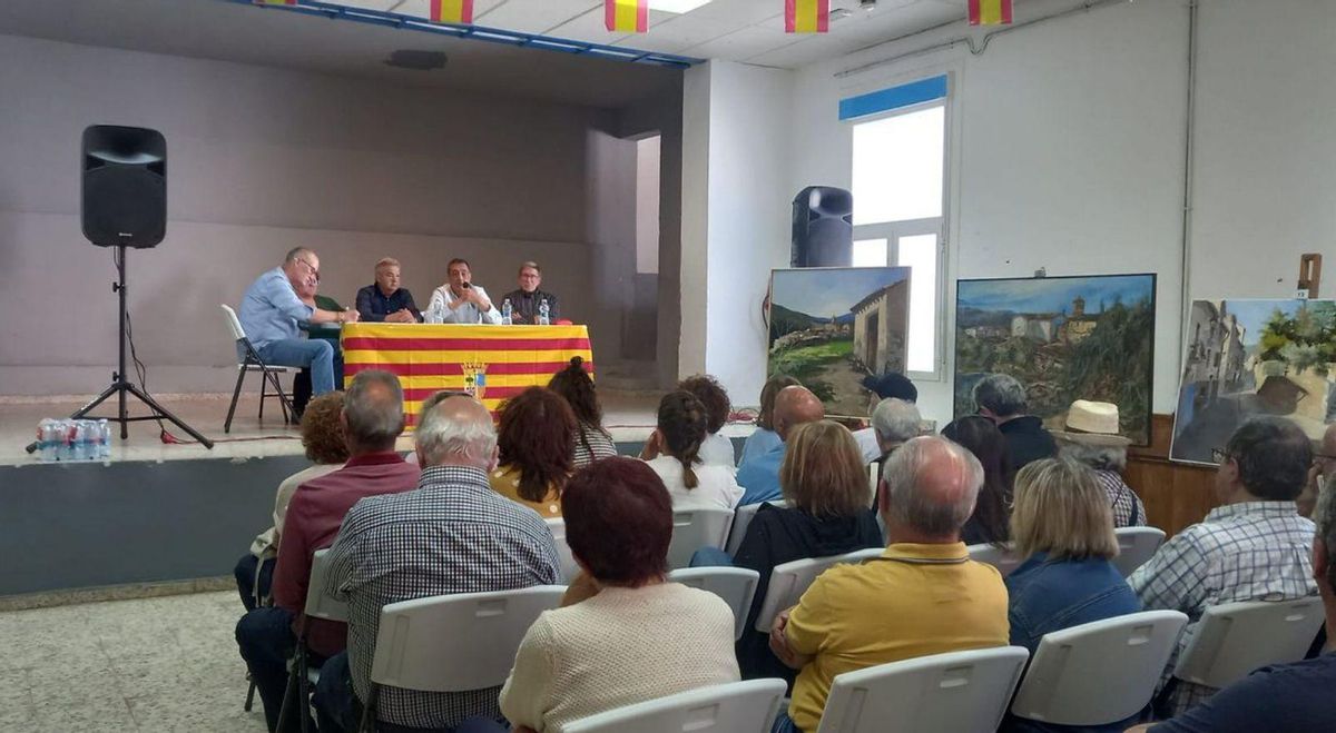 El presidente de la comarca y el alcalde de Santa Cruz de Grío entregaron los premios. | SERVICIO ESPECIAL