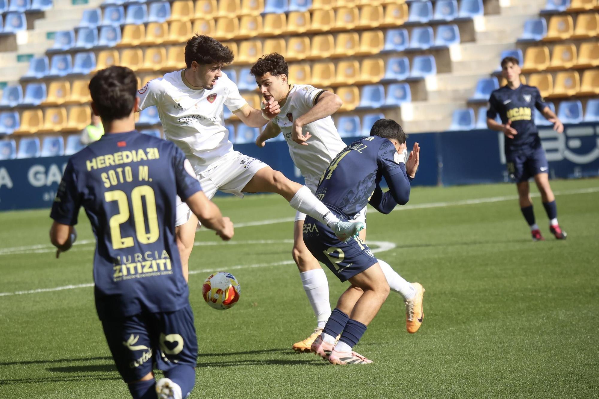 El UCAM Murcia CF contra el Puente Genil en fotos